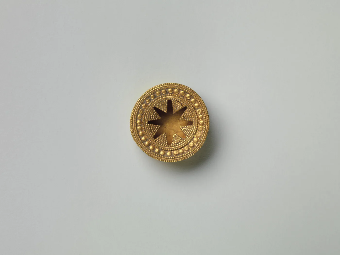 Goldschmuckstück mit Granulationstechnik, Metropolitan Museum of Art